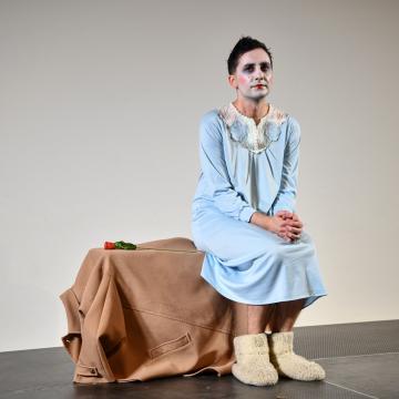 V první performanci se Ondřej Macl inspiroval románem Daniely Hodrové